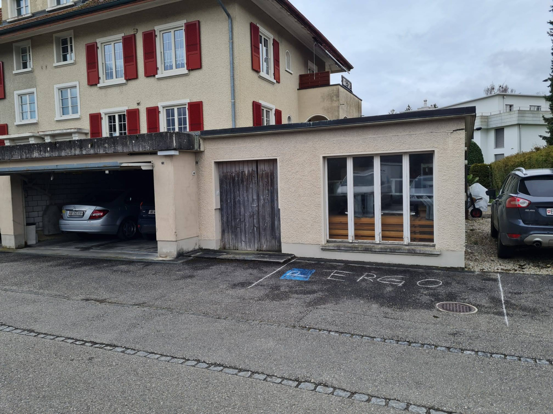 2. Parkplatz vor dem Garagenanbau